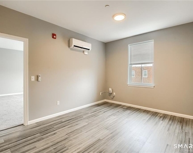 9 Steele Boulevard - Photo Thumbnail 4