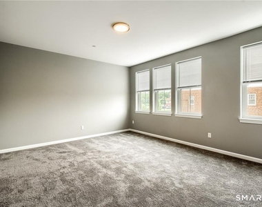 9 Steele Boulevard - Photo Thumbnail 9