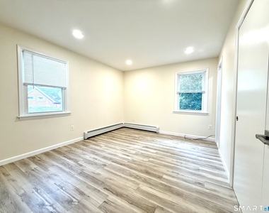 299 Villa Avenue - Photo Thumbnail 6