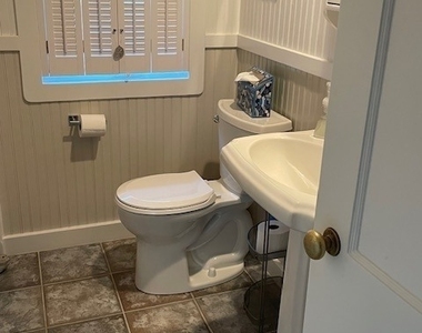 402 Riverside Drive - Photo Thumbnail 21