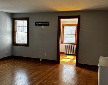 89 Auburn Street - Photo Thumbnail 3
