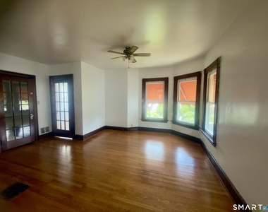 261 Wakelee Avenue - Photo Thumbnail 2