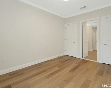 340 Heights Road - Photo Thumbnail 7