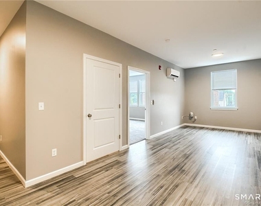 9 Steele Boulevard - Photo Thumbnail 6