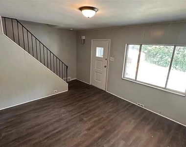 811 Sebring Ave - Photo Thumbnail 2