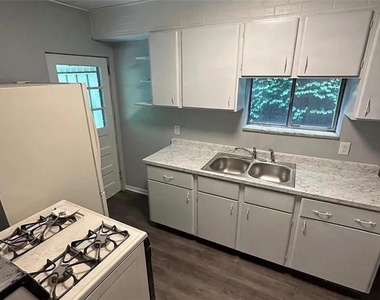 811 Sebring Ave - Photo Thumbnail 3