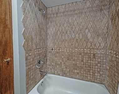 1460 Mohican Dr - Photo Thumbnail 11