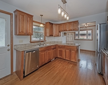 1460 Mohican Dr - Photo Thumbnail 4
