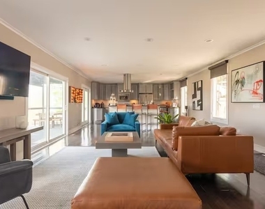 300 Cola Street - Photo Thumbnail 5
