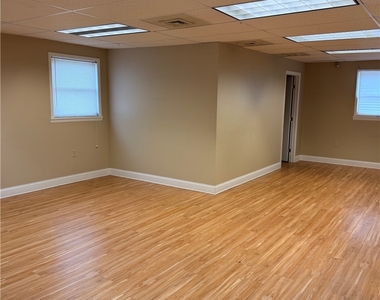2020 Main Street - Photo Thumbnail 5
