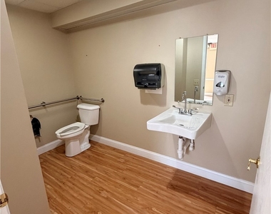 2020 Main Street - Photo Thumbnail 10
