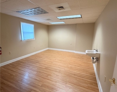2020 Main Street - Photo Thumbnail 4