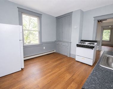 39 Kenmore Ave - Photo Thumbnail 5
