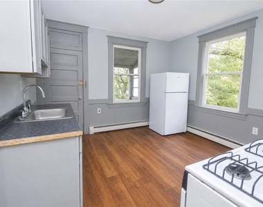 39 Kenmore Ave - Photo Thumbnail 3