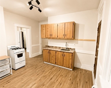 39 Kenmore Ave - Photo Thumbnail 5