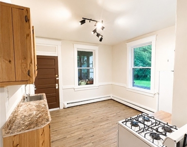 39 Kenmore Ave - Photo Thumbnail 4