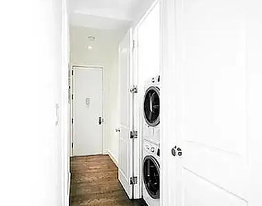 1379 Lexington Avenue - Photo Thumbnail 4