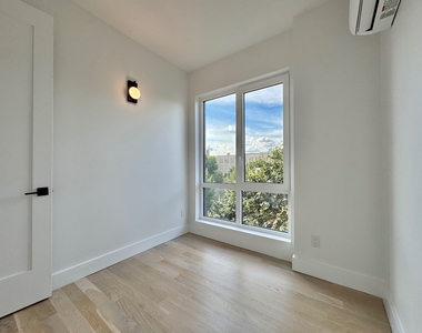 193 Graham Avenue - Photo Thumbnail 4