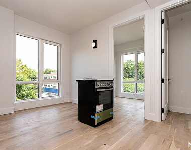 193 Graham Avenue - Photo Thumbnail 3
