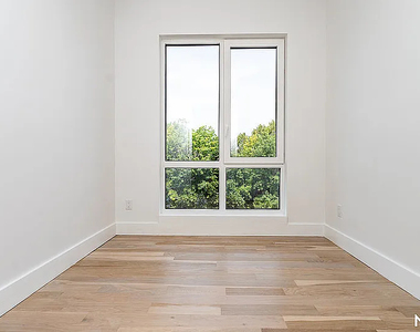 193 Graham Avenue - Photo Thumbnail 6