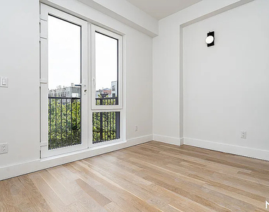 193 Graham Avenue - Photo Thumbnail 7