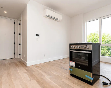 193 Graham Avenue - Photo Thumbnail 2