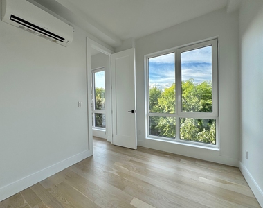 193 Graham Avenue - Photo Thumbnail 5