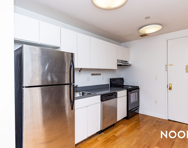 924 Metropolitan Ave - Photo Thumbnail 5