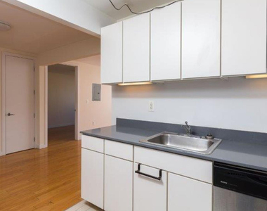 924 Metropolitan Ave - Photo Thumbnail 7