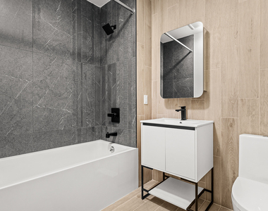 102 E 53rd St - Photo Thumbnail 4