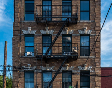 126 Grattan St - Photo Thumbnail 2