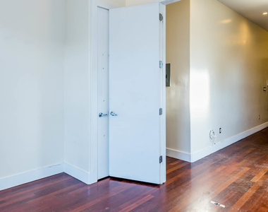 126 Grattan St - Photo Thumbnail 9