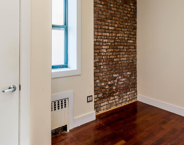 126 Grattan St - Photo Thumbnail 8