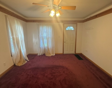 1068 Glenwood Road - Photo Thumbnail 7