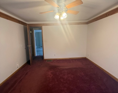 1068 Glenwood Road - Photo Thumbnail 8