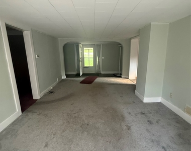 1068 Glenwood Road - Photo Thumbnail 6
