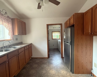 1068 Glenwood Road - Photo Thumbnail 3