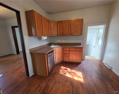 138 Saint Mary Street - Photo Thumbnail 4