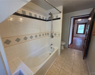 138 Saint Mary Street - Photo Thumbnail 11