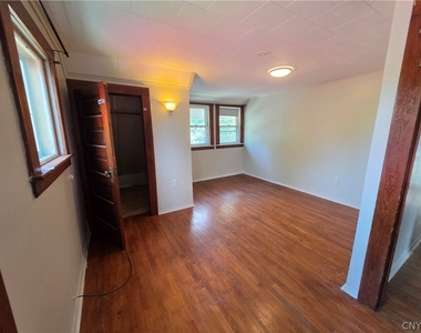 138 Saint Mary Street - Photo Thumbnail 10