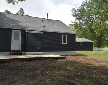 9010 Kennedy Lane - Photo Thumbnail 3