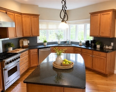 5065 Yellow Wood Parkway - Photo Thumbnail 6