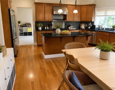 5065 Yellow Wood Parkway - Photo Thumbnail 7