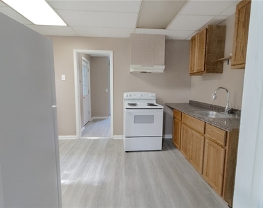 138 Stuart Ave Avenue - Photo Thumbnail 3