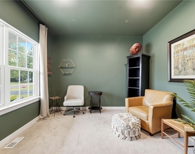 100 Lynette Lane - Photo Thumbnail 8