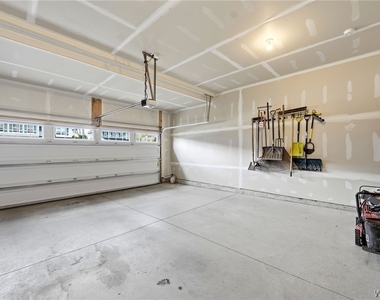100 Lynette Lane - Photo Thumbnail 45