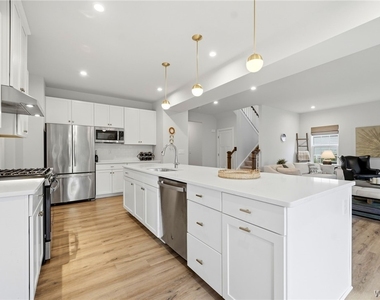 100 Lynette Lane - Photo Thumbnail 18
