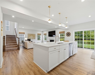 100 Lynette Lane - Photo Thumbnail 16