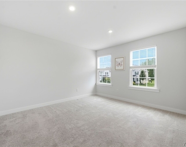 100 Lynette Lane - Photo Thumbnail 32