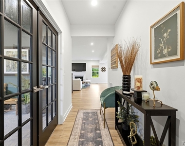 100 Lynette Lane - Photo Thumbnail 5